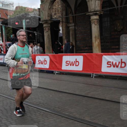 05.10.2025 - 20. swb-Marathon Bremen Yannick Fuchs http://msf.ph/oto/9318384 05.10.2025 11:19:21 Ziel 10488 meine-sportfotos.de