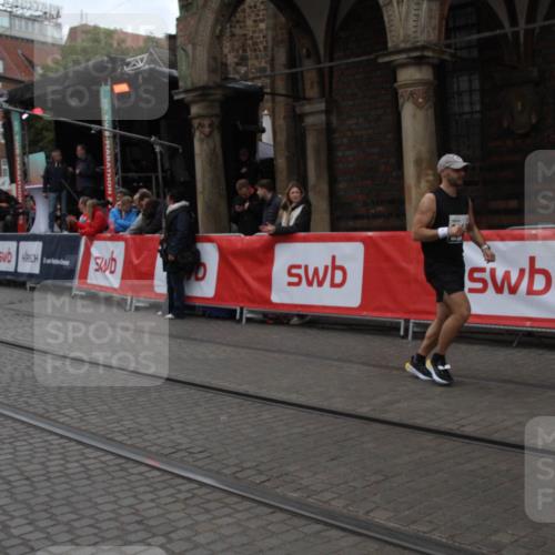 05.10.2025 - 20. swb-Marathon Bremen Yannick Fuchs http://msf.ph/oto/9318412 05.10.2025 11:23:54 Ziel  meine-sportfotos.de