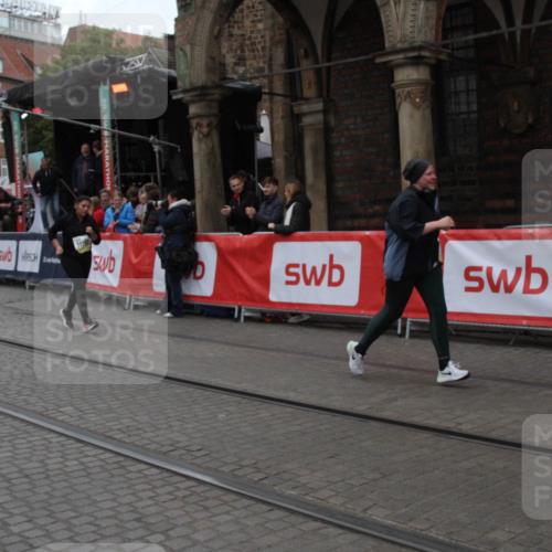 05.10.2025 - 20. swb-Marathon Bremen Yannick Fuchs http://msf.ph/oto/9318436 05.10.2025 11:24:23 Ziel 9733, 11190 meine-sportfotos.de