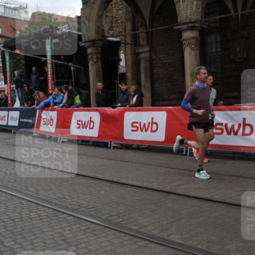 05.10.2025 - 20. swb-Marathon Bremen Yannick Fuchs http://msf.ph/oto/9318460 05.10.2025 11:24:48 Ziel  meine-sportfotos.de