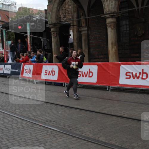 05.10.2025 - 20. swb-Marathon Bremen Yannick Fuchs http://msf.ph/oto/9318476 05.10.2025 11:25:03 Ziel 10096, 10133 meine-sportfotos.de