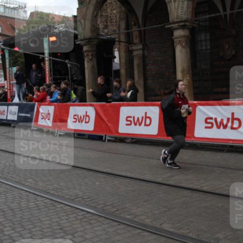 05.10.2025 - 20. swb-Marathon Bremen Yannick Fuchs http://msf.ph/oto/9318477 05.10.2025 11:25:03 Ziel 10096, 10133 meine-sportfotos.de