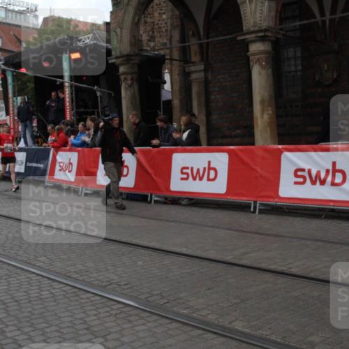 05.10.2025 - 20. swb-Marathon Bremen Yannick Fuchs http://msf.ph/oto/9318484 05.10.2025 11:25:09 Ziel  meine-sportfotos.de