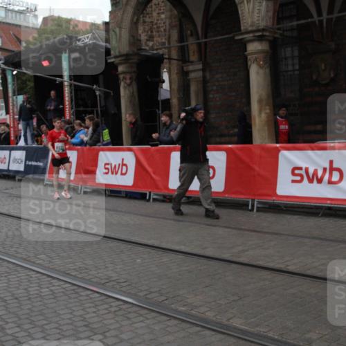 05.10.2025 - 20. swb-Marathon Bremen Yannick Fuchs http://msf.ph/oto/9318486 05.10.2025 11:25:10 Ziel  meine-sportfotos.de