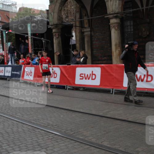 05.10.2025 - 20. swb-Marathon Bremen Yannick Fuchs http://msf.ph/oto/9318488 05.10.2025 11:25:12 Ziel  meine-sportfotos.de