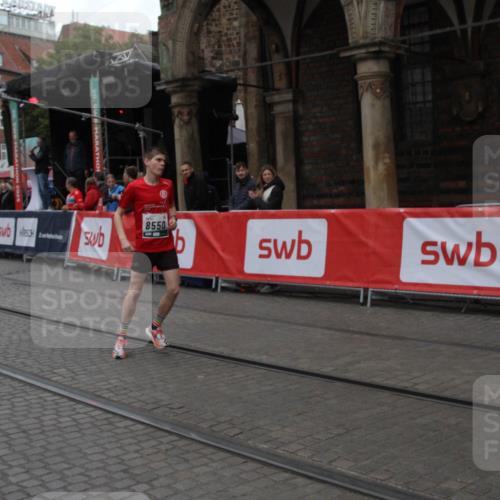 05.10.2025 - 20. swb-Marathon Bremen Yannick Fuchs http://msf.ph/oto/9318491 05.10.2025 11:25:14 Ziel  meine-sportfotos.de