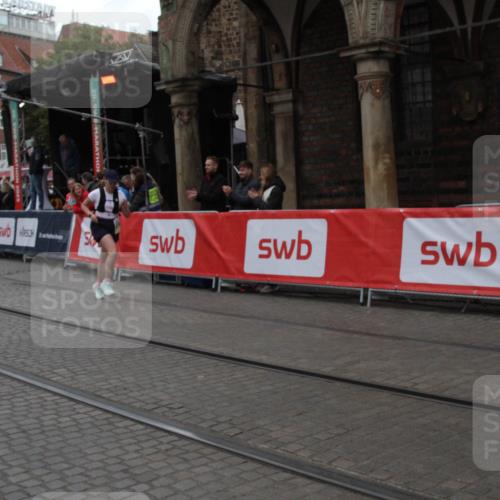 05.10.2025 - 20. swb-Marathon Bremen Yannick Fuchs http://msf.ph/oto/9318499 05.10.2025 11:25:20 Ziel 9763 meine-sportfotos.de