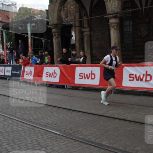 05.10.2025 - 20. swb-Marathon Bremen Yannick Fuchs http://msf.ph/oto/9318501 05.10.2025 11:25:22 Ziel 9763 meine-sportfotos.de