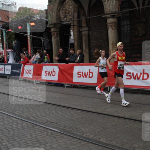 05.10.2025 - 20. swb-Marathon Bremen Yannick Fuchs http://msf.ph/oto/9318529 05.10.2025 11:25:42 Ziel  meine-sportfotos.de