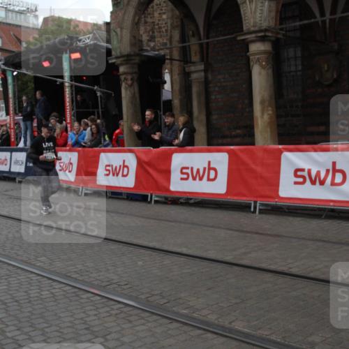 05.10.2025 - 20. swb-Marathon Bremen Yannick Fuchs http://msf.ph/oto/9318545 05.10.2025 11:25:51 Ziel 10184 meine-sportfotos.de