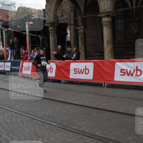 05.10.2025 - 20. swb-Marathon Bremen Yannick Fuchs http://msf.ph/oto/9318546 05.10.2025 11:25:52 Ziel 10184 meine-sportfotos.de