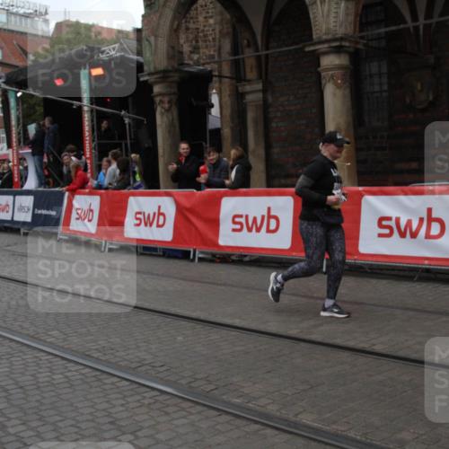 05.10.2025 - 20. swb-Marathon Bremen Yannick Fuchs http://msf.ph/oto/9318548 05.10.2025 11:25:53 Ziel 10184 meine-sportfotos.de