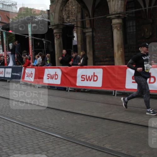 05.10.2025 - 20. swb-Marathon Bremen Yannick Fuchs http://msf.ph/oto/9318549 05.10.2025 11:25:53 Ziel 10184 meine-sportfotos.de