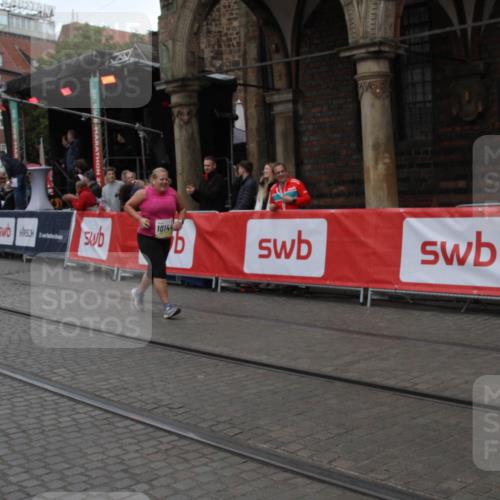 05.10.2025 - 20. swb-Marathon Bremen Yannick Fuchs http://msf.ph/oto/9318570 05.10.2025 11:26:08 Ziel 10144 meine-sportfotos.de