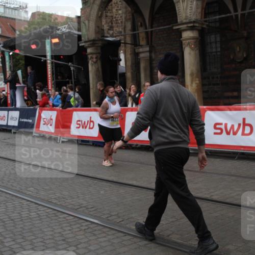 05.10.2025 - 20. swb-Marathon Bremen Yannick Fuchs http://msf.ph/oto/9318584 05.10.2025 11:26:17 Ziel 10373 meine-sportfotos.de