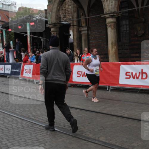 05.10.2025 - 20. swb-Marathon Bremen Yannick Fuchs http://msf.ph/oto/9318585 05.10.2025 11:26:18 Ziel 10373 meine-sportfotos.de