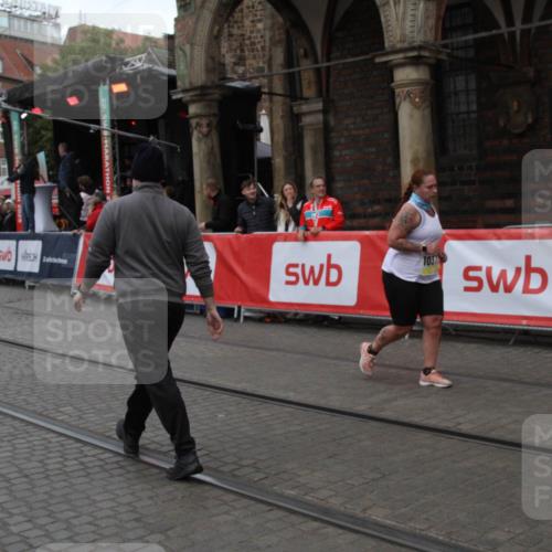 05.10.2025 - 20. swb-Marathon Bremen Yannick Fuchs http://msf.ph/oto/9318586 05.10.2025 11:26:18 Ziel 10373 meine-sportfotos.de