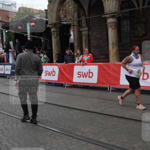 05.10.2025 - 20. swb-Marathon Bremen Yannick Fuchs http://msf.ph/oto/9318587 05.10.2025 11:26:18 Ziel 10373 meine-sportfotos.de