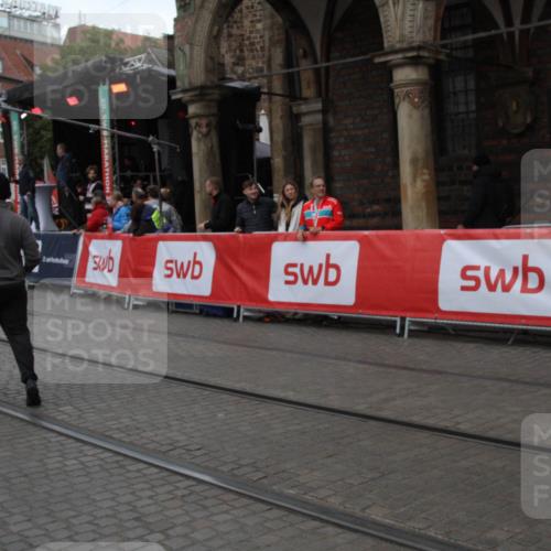 05.10.2025 - 20. swb-Marathon Bremen Yannick Fuchs http://msf.ph/oto/9318589 05.10.2025 11:26:19 Ziel 10373 meine-sportfotos.de