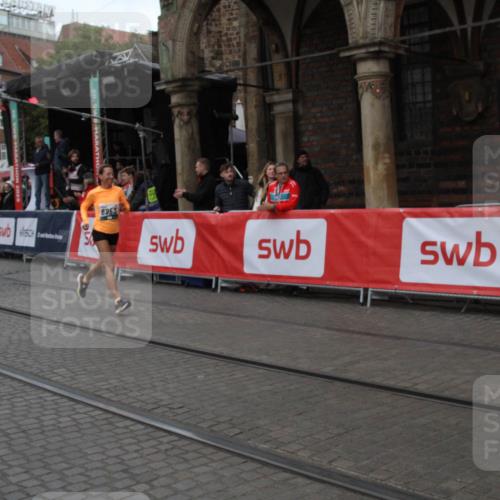 05.10.2025 - 20. swb-Marathon Bremen Yannick Fuchs http://msf.ph/oto/9318595 05.10.2025 11:26:23 Ziel 9352, 11326 meine-sportfotos.de