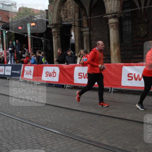 05.10.2025 - 20. swb-Marathon Bremen Yannick Fuchs http://msf.ph/oto/9318601 05.10.2025 11:26:27 Ziel 9352, 11326 meine-sportfotos.de