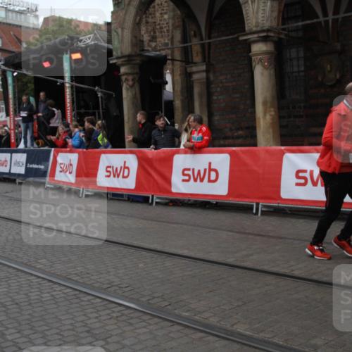 05.10.2025 - 20. swb-Marathon Bremen Yannick Fuchs http://msf.ph/oto/9318602 05.10.2025 11:26:28 Ziel 9352, 11326 meine-sportfotos.de