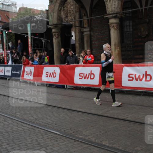 05.10.2025 - 20. swb-Marathon Bremen Yannick Fuchs http://msf.ph/oto/9318613 05.10.2025 11:26:35 Ziel 9941 meine-sportfotos.de