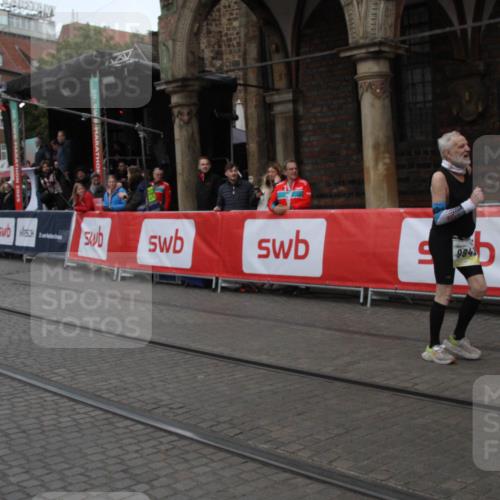 05.10.2025 - 20. swb-Marathon Bremen Yannick Fuchs http://msf.ph/oto/9318614 05.10.2025 11:26:35 Ziel 9941 meine-sportfotos.de