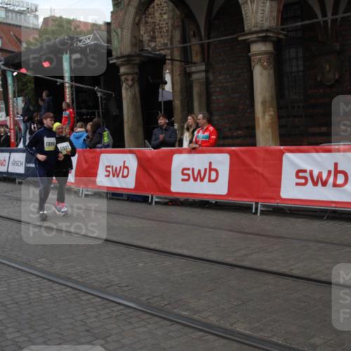 05.10.2025 - 20. swb-Marathon Bremen Yannick Fuchs http://msf.ph/oto/9318652 05.10.2025 11:26:59 Ziel 10153, 11697, 11698 meine-sportfotos.de