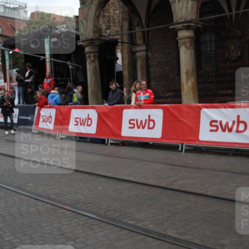 05.10.2025 - 20. swb-Marathon Bremen Yannick Fuchs http://msf.ph/oto/9318673 05.10.2025 11:27:11 Ziel  meine-sportfotos.de
