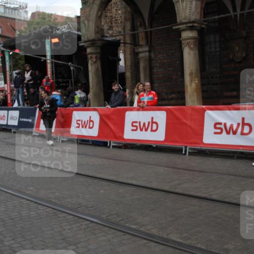 05.10.2025 - 20. swb-Marathon Bremen Yannick Fuchs http://msf.ph/oto/9318679 05.10.2025 11:27:14 Ziel  meine-sportfotos.de