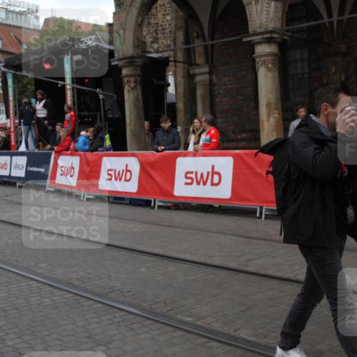 05.10.2025 - 20. swb-Marathon Bremen Yannick Fuchs http://msf.ph/oto/9318686 05.10.2025 11:27:21 Ziel  meine-sportfotos.de