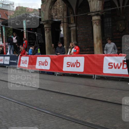 05.10.2025 - 20. swb-Marathon Bremen Yannick Fuchs http://msf.ph/oto/9318687 05.10.2025 11:27:21 Ziel  meine-sportfotos.de