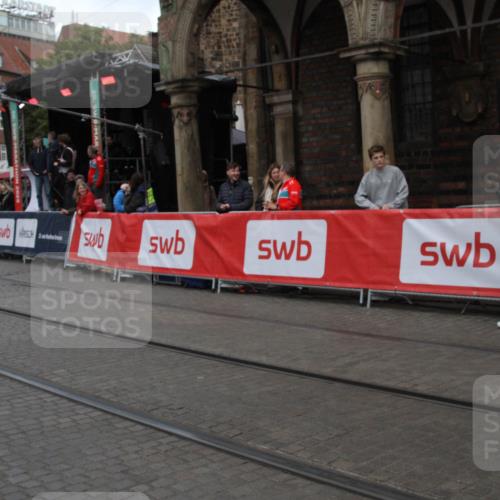 05.10.2025 - 20. swb-Marathon Bremen Yannick Fuchs http://msf.ph/oto/9318692 05.10.2025 11:27:24 Ziel  meine-sportfotos.de