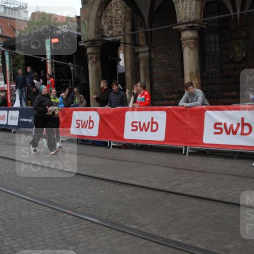 05.10.2025 - 20. swb-Marathon Bremen Yannick Fuchs http://msf.ph/oto/9318714 05.10.2025 11:27:37 Ziel 10935 meine-sportfotos.de