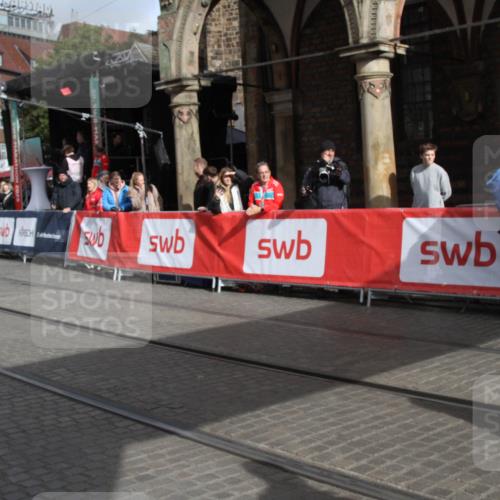 05.10.2025 - 20. swb-Marathon Bremen Yannick Fuchs http://msf.ph/oto/9318730 05.10.2025 11:28:29 Ziel  meine-sportfotos.de