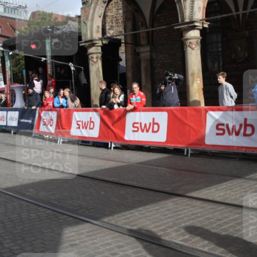 05.10.2025 - 20. swb-Marathon Bremen Yannick Fuchs http://msf.ph/oto/9318731 05.10.2025 11:28:30 Ziel  meine-sportfotos.de