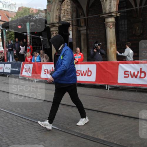 05.10.2025 - 20. swb-Marathon Bremen Yannick Fuchs http://msf.ph/oto/9318738 05.10.2025 11:28:40 Ziel  meine-sportfotos.de