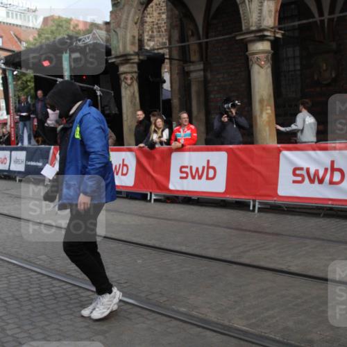 05.10.2025 - 20. swb-Marathon Bremen Yannick Fuchs http://msf.ph/oto/9318739 05.10.2025 11:28:40 Ziel  meine-sportfotos.de