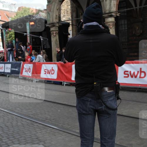 05.10.2025 - 20. swb-Marathon Bremen Yannick Fuchs http://msf.ph/oto/9318769 05.10.2025 11:28:55 Ziel 10579, 11313, 11314 meine-sportfotos.de