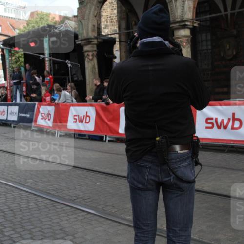 05.10.2025 - 20. swb-Marathon Bremen Yannick Fuchs http://msf.ph/oto/9318770 05.10.2025 11:28:55 Ziel 10579, 11313, 11314 meine-sportfotos.de