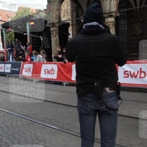 05.10.2025 - 20. swb-Marathon Bremen Yannick Fuchs http://msf.ph/oto/9318771 05.10.2025 11:28:56 Ziel 10579, 11313, 11314 meine-sportfotos.de