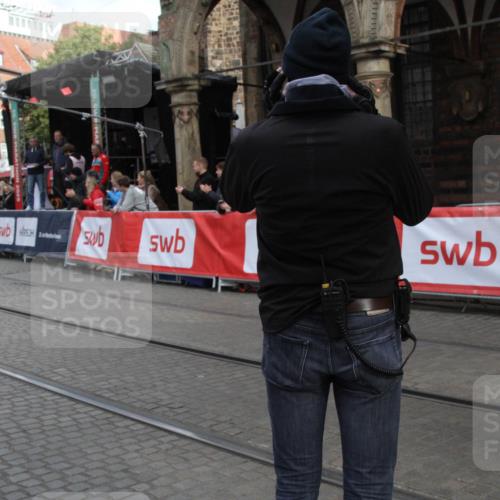 05.10.2025 - 20. swb-Marathon Bremen Yannick Fuchs http://msf.ph/oto/9318772 05.10.2025 11:28:56 Ziel 10579, 11313, 11314 meine-sportfotos.de