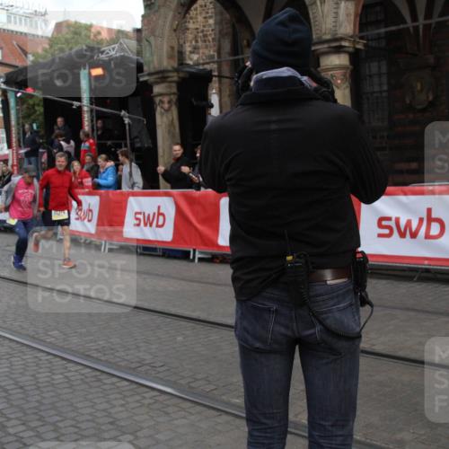 05.10.2025 - 20. swb-Marathon Bremen Yannick Fuchs http://msf.ph/oto/9318773 05.10.2025 11:28:58 Ziel 10579, 11313, 11314 meine-sportfotos.de