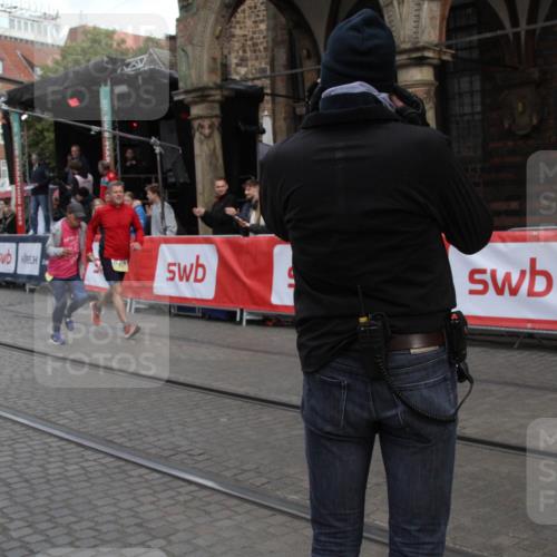 05.10.2025 - 20. swb-Marathon Bremen Yannick Fuchs http://msf.ph/oto/9318774 05.10.2025 11:28:58 Ziel 10579, 11313, 11314 meine-sportfotos.de