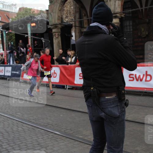 05.10.2025 - 20. swb-Marathon Bremen Yannick Fuchs http://msf.ph/oto/9318775 05.10.2025 11:28:59 Ziel 10579, 11313, 11314 meine-sportfotos.de