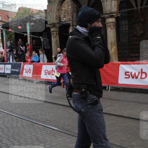 05.10.2025 - 20. swb-Marathon Bremen Yannick Fuchs http://msf.ph/oto/9318776 05.10.2025 11:28:59 Ziel 10579, 11313, 11314 meine-sportfotos.de