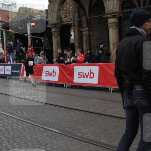 05.10.2025 - 20. swb-Marathon Bremen Yannick Fuchs http://msf.ph/oto/9318805 05.10.2025 11:29:11 Ziel 7174 meine-sportfotos.de