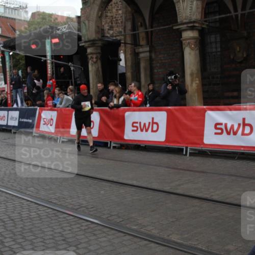 05.10.2025 - 20. swb-Marathon Bremen Yannick Fuchs http://msf.ph/oto/9318807 05.10.2025 11:29:12 Ziel 7174 meine-sportfotos.de