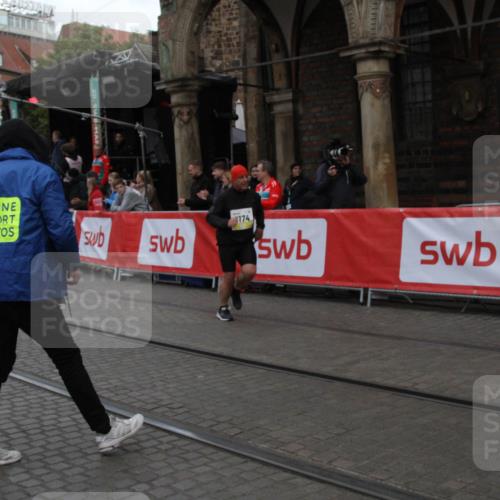 05.10.2025 - 20. swb-Marathon Bremen Yannick Fuchs http://msf.ph/oto/9318809 05.10.2025 11:29:12 Ziel 7174 meine-sportfotos.de